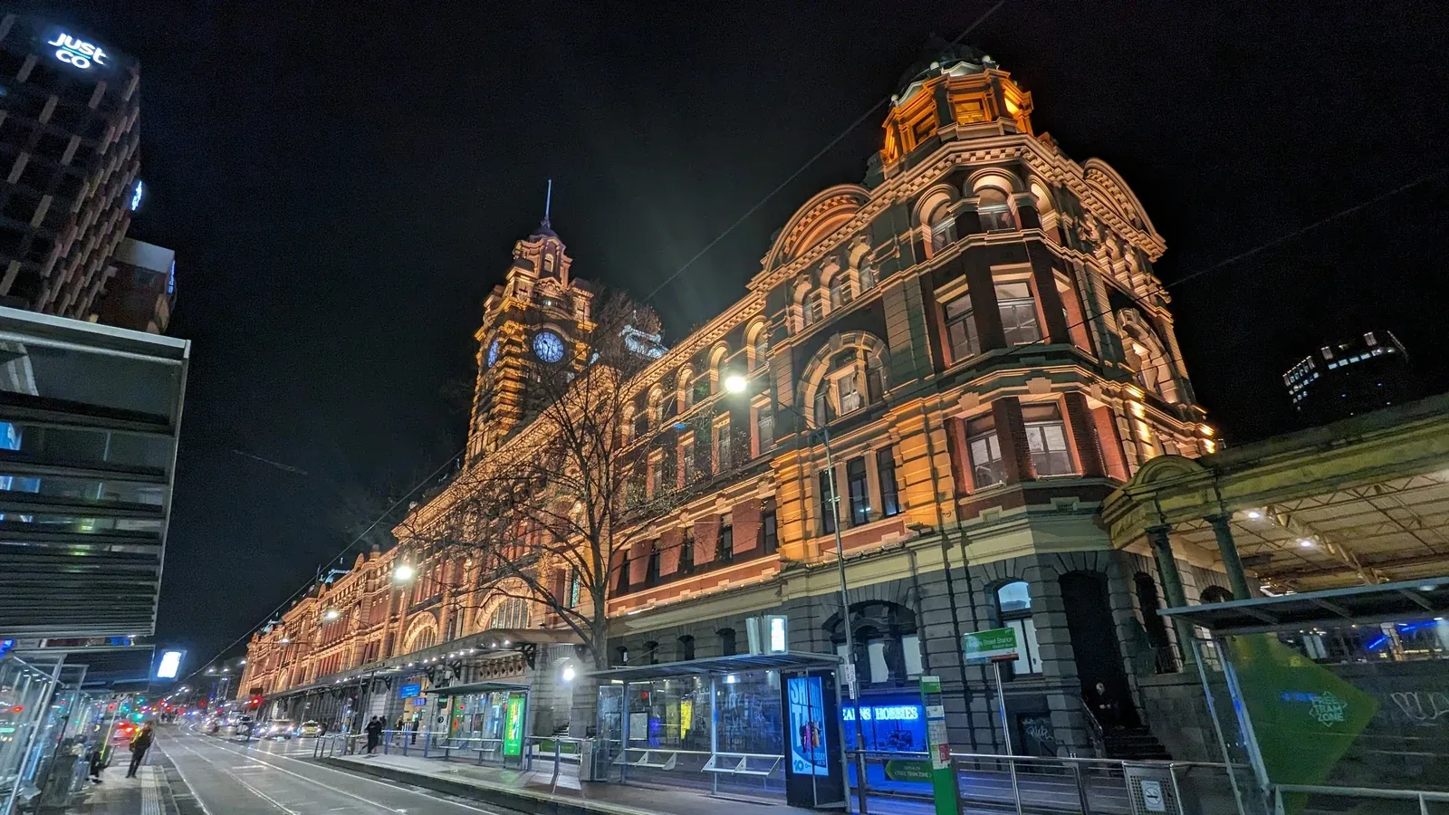A estação de Flinders Street à noite, Melbourne, Agosto de 2023